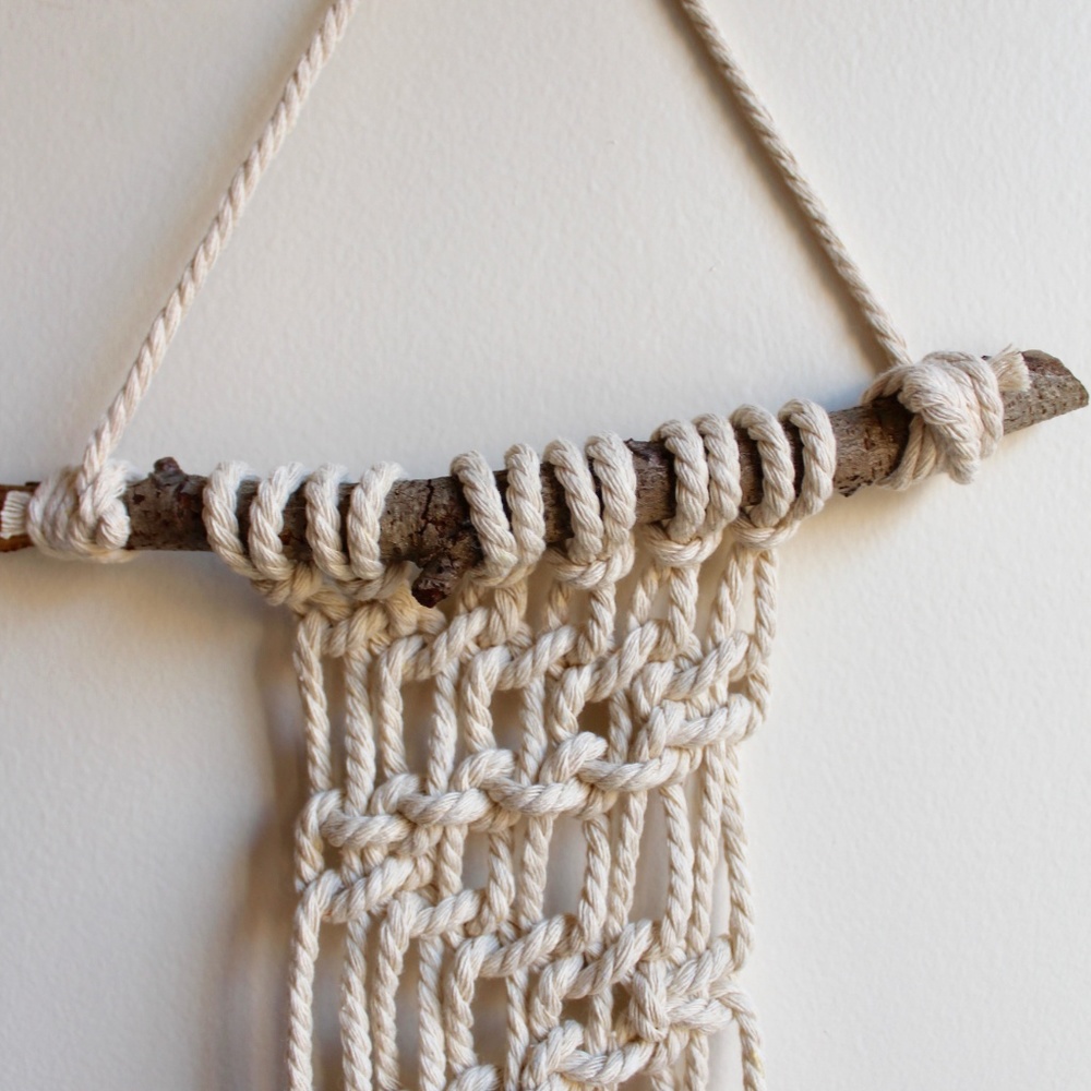 Hanging - Picture 5 of 6
